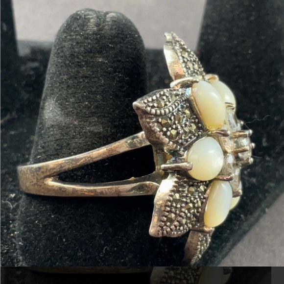 Vintage Mother of Pearl & CZ Sterling Silver Ring - Picture 3 of 5